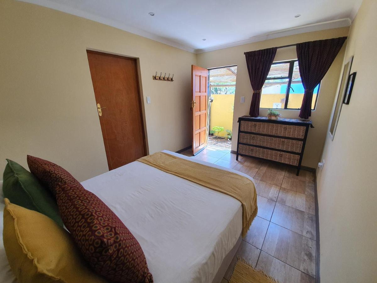 Lebo'S Soweto Backpackers Hostel Exterior photo