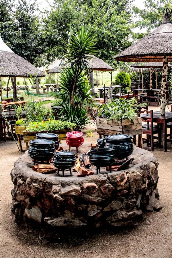 Lebo'S Soweto Backpackers Hostel Exterior photo