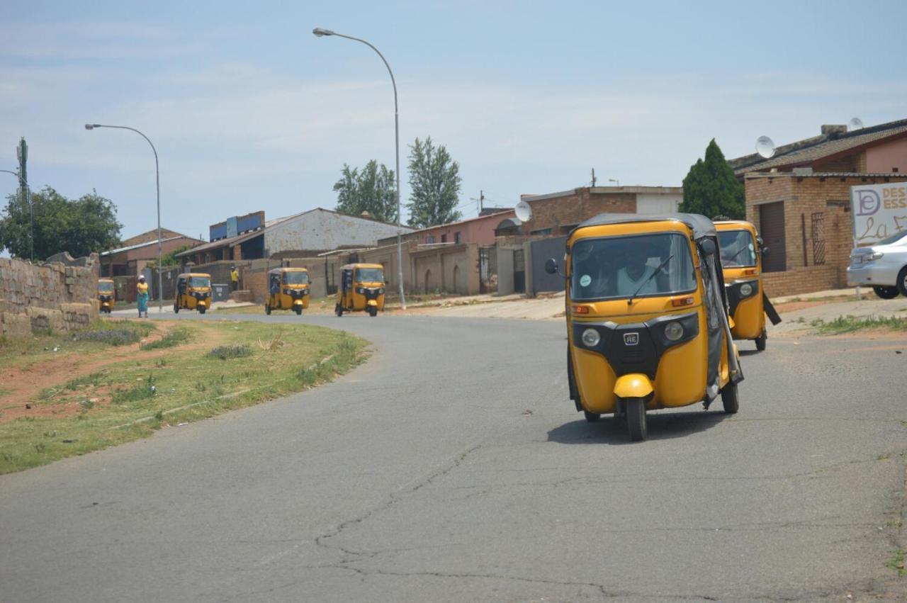 Lebo'S Soweto Backpackers Hostel Exterior photo